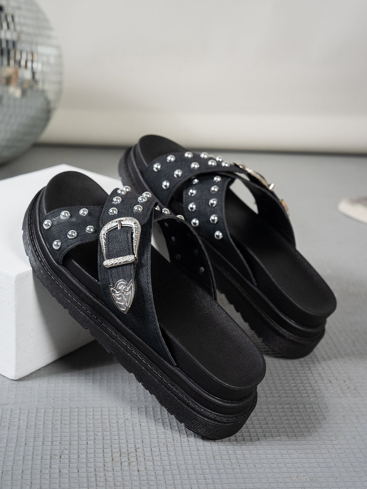 New Summer Women's Fashion Sandals: Criss-Cross Platform Style with Buckles