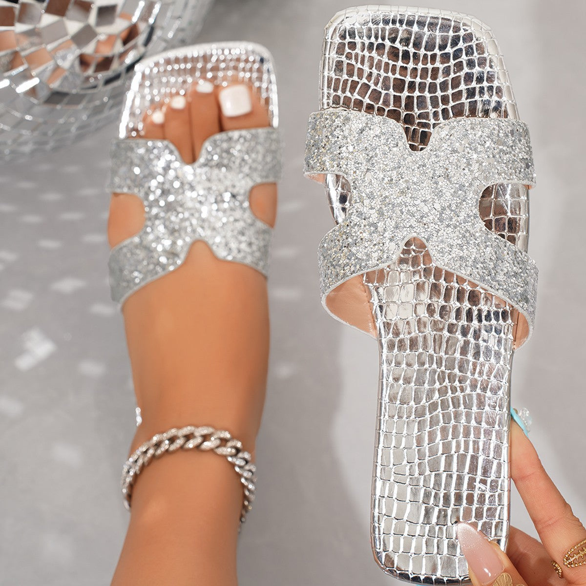Women's Summer New Arrival: Casual Fashionable Single-Strap Beach Sandals for Outdoor Wear